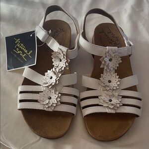 Natural Soul Women's Cream Floral Sandals
